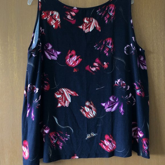 Black tank with floral print - Picture 2 of 2